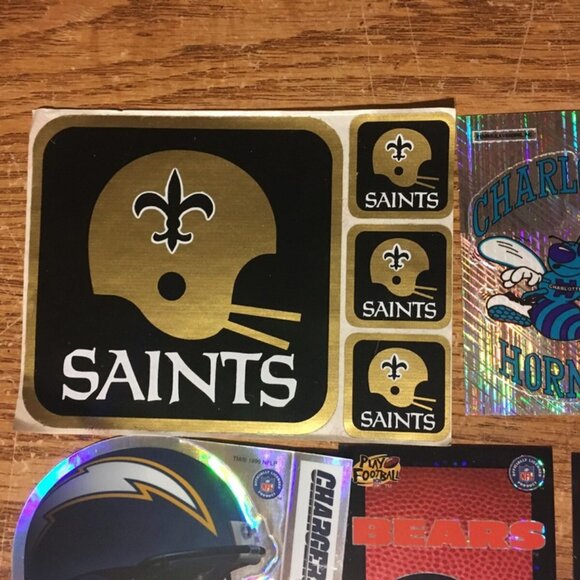 LOT OF 20 NFL HELMET PRISM STICKERS 1993 1999 NBA MLB 1996 - Picture 5 of 8